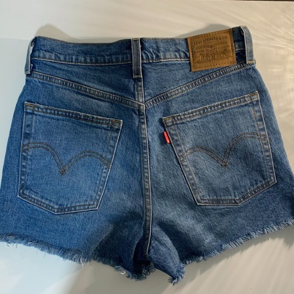 Levis Ribcage Shorts - Picture 2 of 2